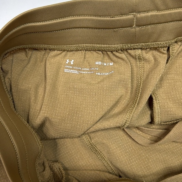 Under Armour Golf Carmel Brown Shorts Size Medium - Picture 6 of 7